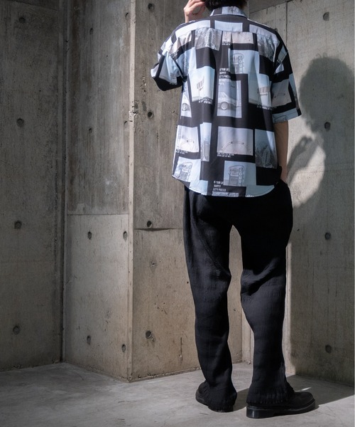 JOHN'S CLOSET(ジョンズクローゼット)の「【a】とろみシルクタッチポリエステルフォト総柄ビッグシャツ/ルーズシルエットシャツ(シャツ/ブラウス・メンズ・ホワイト/ブラック・MEDIUM/LARGE/X-LARGE)」の19枚目の写真