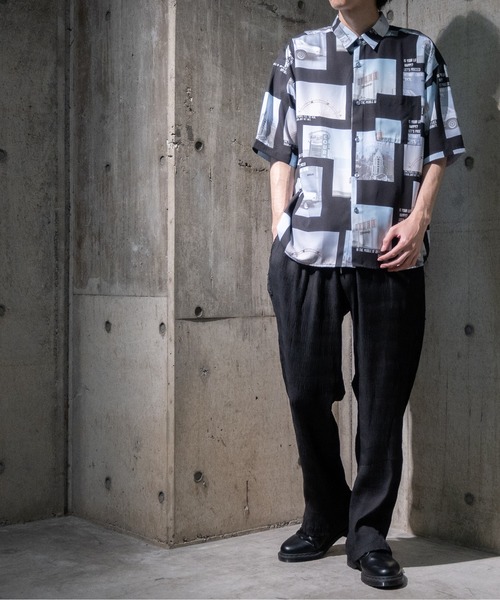 JOHN'S CLOSET(ジョンズクローゼット)の「【a】とろみシルクタッチポリエステルフォト総柄ビッグシャツ/ルーズシルエットシャツ(シャツ/ブラウス・メンズ・ホワイト/ブラック・MEDIUM/LARGE/X-LARGE)」の17枚目の写真