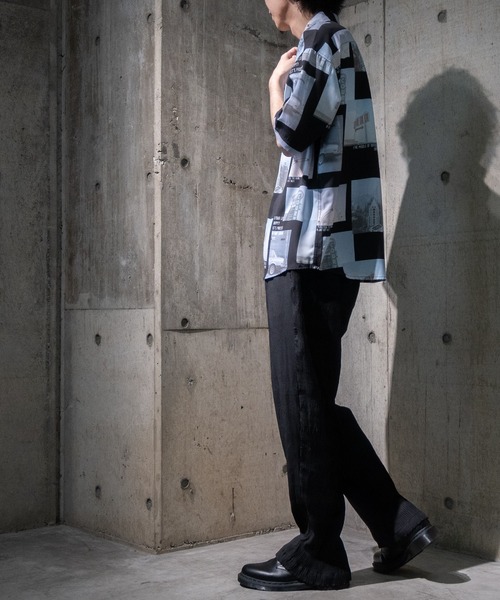 JOHN'S CLOSET(ジョンズクローゼット)の「【a】とろみシルクタッチポリエステルフォト総柄ビッグシャツ/ルーズシルエットシャツ(シャツ/ブラウス・メンズ・ホワイト/ブラック・MEDIUM/LARGE/X-LARGE)」の18枚目の写真