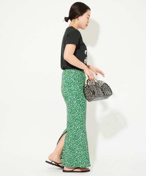 U by SPICK&SPAN(ユーバイスピックアンドスパン)の「プリーツフラワーストレッチスカート(スカート・レディース・ブラック/グリーン・38/36/34)」の16枚目の写真