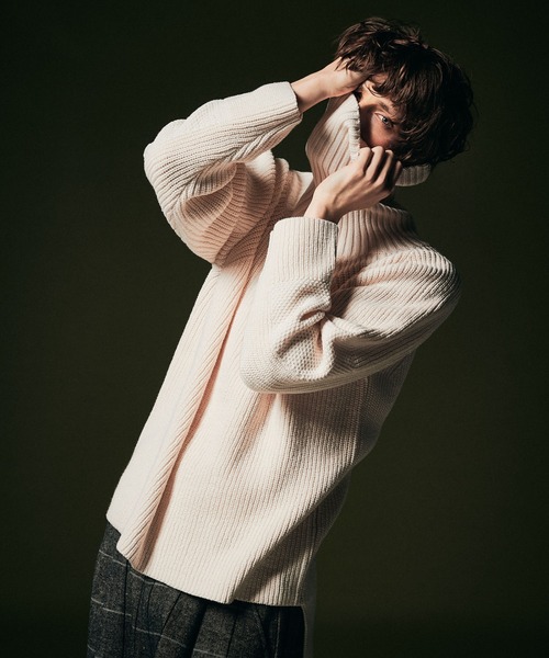 glamb（グラム）の「Sulman Turtle Knit / サルマンタートルネックニット（ニット/セーター・メンズ・ブラック/ホワイト/カーキ・M/S/L）」の2枚目の写真
