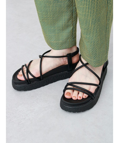 ehka sopo（エヘカソポ）の「コードストラップサンダル（サンダル・レディース・ブラック/オフホワイト/シルバー・MEDIUM/LARGE）」の2枚目の写真