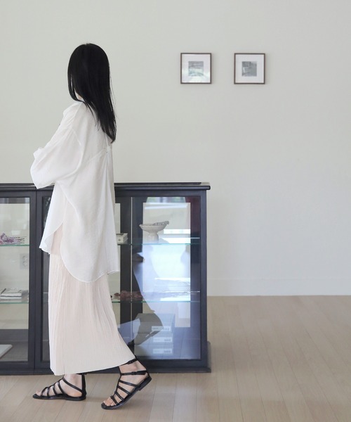 UNE MANSION(ユヌマンション)の「シャーリングプリーツキャミワンピース(ワンピース・レディース・ブラック/ベージュ/クリーム/チャコール・FREE)」の16枚目の写真