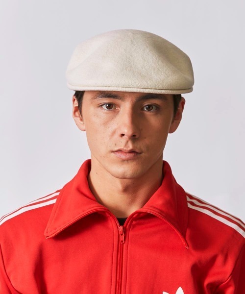 KANGOL（カンゴール）の「KANGOL Wool 504（ハンチング/ベレー帽・メンズ・ホワイト/ライトグレー/ブラック/ネイビー/ブラウン/グレー/レッド/ピンク/オレンジ/グリーン/ライトブラウン/ダークグレー/キャメル/ワイン/ブラック×ゴールド・SMALL/MEDIUM/LARGE/X-LARGE/XX-LARGE）」の2枚目の写真