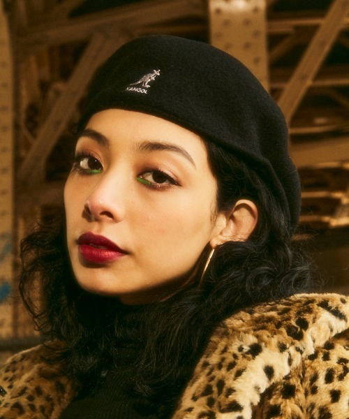 KANGOL（カンゴール）の「KANGOL Wool 504（ハンチング/ベレー帽・メンズ・ホワイト/ライトグレー/ブラック/ネイビー/ブラウン/グレー/レッド/ピンク/オレンジ/グリーン/ライトブラウン/ダークグレー/キャメル/ワイン/ブラック×ゴールド・SMALL/MEDIUM/LARGE/X-LARGE/XX-LARGE）」の3枚目の写真