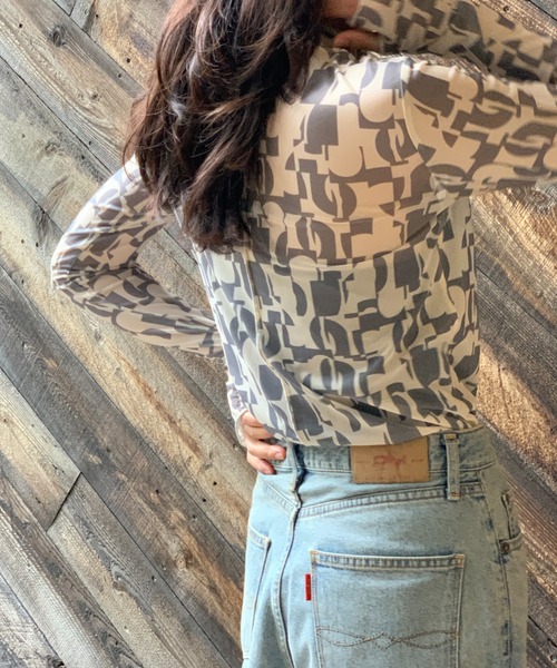 mi via loca（ミヴィアロカ）の「チュール柄スキントップス（Tシャツ/カットソー・レディース・ベージュ/グレー/イエロー/ブルー/ネイビー/カーキブラウン/ライトグレー/アイボリー・FREE）」の10枚目の写真