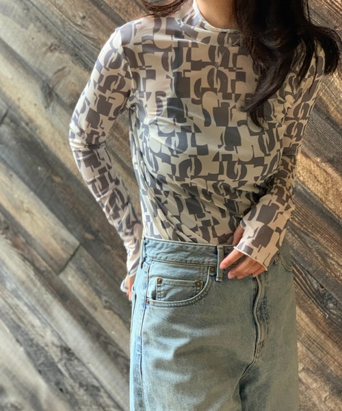 mi via loca（ミヴィアロカ）の「チュール柄スキントップス（Tシャツ/カットソー・レディース・ベージュ/グレー/イエロー/ブルー/ネイビー/カーキブラウン/ライトグレー/アイボリー・FREE）」の11枚目の写真