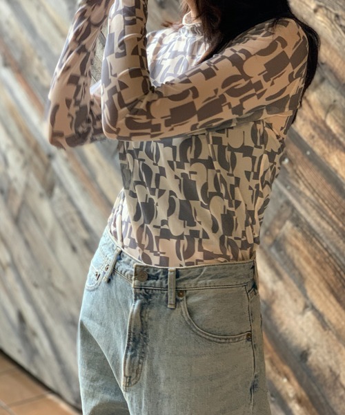 mi via loca（ミヴィアロカ）の「チュール柄スキントップス（Tシャツ/カットソー・レディース・ベージュ/グレー/イエロー/ブルー/ネイビー/カーキブラウン/ライトグレー/アイボリー・FREE）」の13枚目の写真