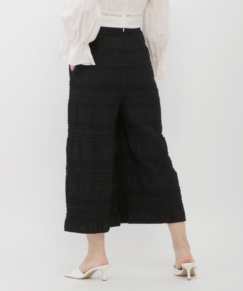 Love,Bonito(ラブボニート)の「ダニカ テクスチャード キュロット(その他パンツ・レディース・ブラック/ホワイト・LARGE/MEDIUM/SMALL)」の5枚目の写真