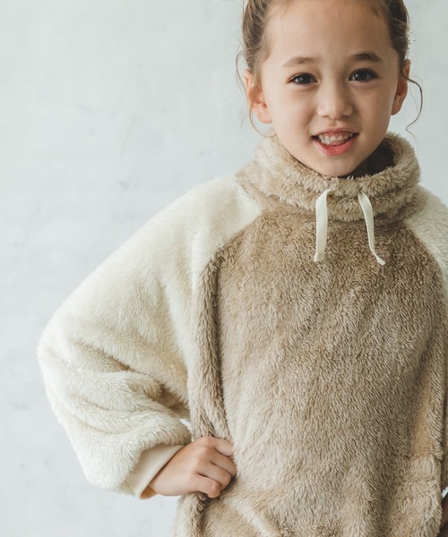 pairmanon（ペアマノン）の「【ふわふわボア】ユニセックスボアフリースハイネックラグラン配色プルオーバー（スウェット・キッズ・ベージュ/ブラウン/モカ/チャコール・90/100/110/120/130/140/150）」の4枚目の写真