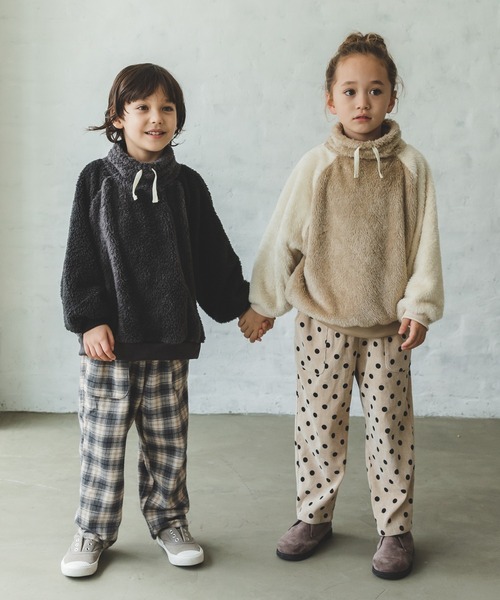 pairmanon（ペアマノン）の「【ふわふわボア】ユニセックスボアフリースハイネックラグラン配色プルオーバー（スウェット・キッズ・ベージュ/ブラウン/モカ/チャコール・90/100/110/120/130/140/150）」の8枚目の写真