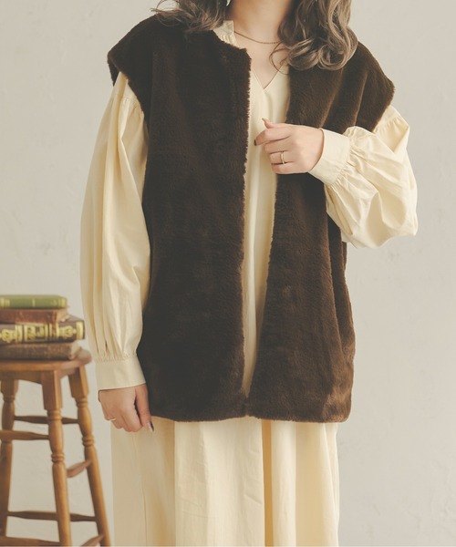 Ambre Neige（アンブルネージュ）の「フェイクファーベスト／WEB/EC限定商品（ベスト・レディース・ダークブラウン/ベージュ/アイボリー・FREE）」の4枚目の写真