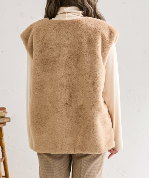 Ambre Neige（アンブルネージュ）の「フェイクファーベスト／WEB/EC限定商品（ベスト・レディース・ダークブラウン/ベージュ/アイボリー・FREE）」の10枚目の写真