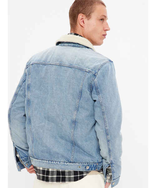 GAP(ギャップ)の「ウォッシュウェル ボア アイコン デニムジャケット(デニムジャケット・メンズ・ライトインディゴブルー・XS/M/XL/S/L)」の2枚目の写真