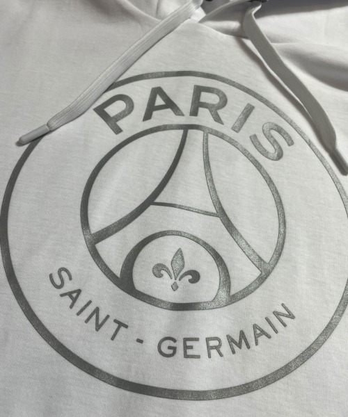 PARIS SAINT-GERMAIN(パリサンジェルマン)の「PSG-Hoodie【Emblem】/パリサンジェルマン エンブレム パーカー(パーカー・メンズ・ホワイト/ブラック・L/XL/M)」の5枚目の写真