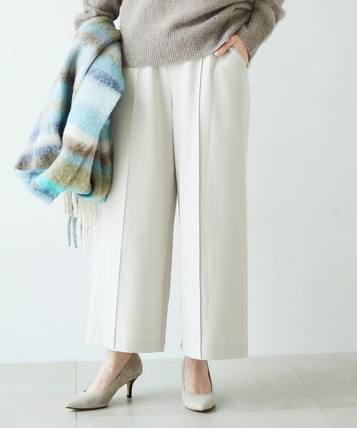 le.coeur blanc(ルクールブラン)の「ウールライクワイドクロップドパンツ(スラックス・レディース・グレイッシュベージュ/ピンク系その他/ダークグリーン/ブラック/ブルー・36/38)」の3枚目の写真