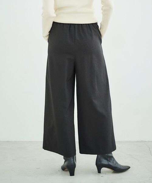 le.coeur blanc(ルクールブラン)の「ウールライクワイドクロップドパンツ(スラックス・レディース・グレイッシュベージュ/ピンク系その他/ダークグリーン/ブラック/ブルー・36/38)」の12枚目の写真