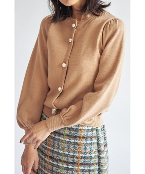 &. NOSTALGIA（アンドドットノスタルジア）の「パールボタンカーディガン（カーディガン/ボレロ・レディース・アイボリー/ブラック/レッド/キャメル・FREE）」の9枚目の写真