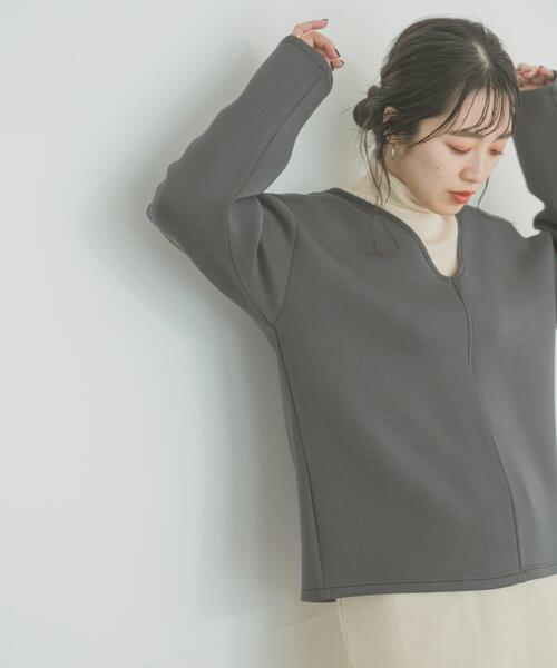 ITEMS URBANRESEARCH（アイテムズ アーバンリサーチ）の「ダンボールVネックプルオーバー（Tシャツ/カットソー・レディース・チャコールグレー/モカ/ベージュ・FREE）」の2枚目の写真