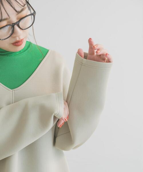 ITEMS URBANRESEARCH（アイテムズ アーバンリサーチ）の「ダンボールVネックプルオーバー（Tシャツ/カットソー・レディース・チャコールグレー/モカ/ベージュ・FREE）」の6枚目の写真