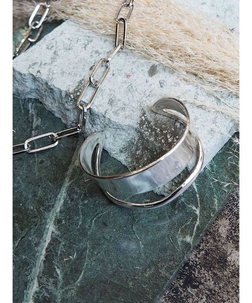 EVRIS（エヴリス）の「METAL BIG バングル（バングル/リストバンド・レディース・シルバー/ゴールド・FREE）」の5枚目の写真