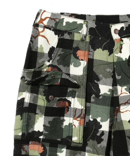 BEAMS PLUS（ビームスプラス）の「BEAMS PLUS / ウール チェック カモフラージュプリント ブッシュパンツ（その他パンツ・メンズ・ホワイト/レッド・SMALL/MEDIUM/LARGE/X-LARGE）」の12枚目の写真