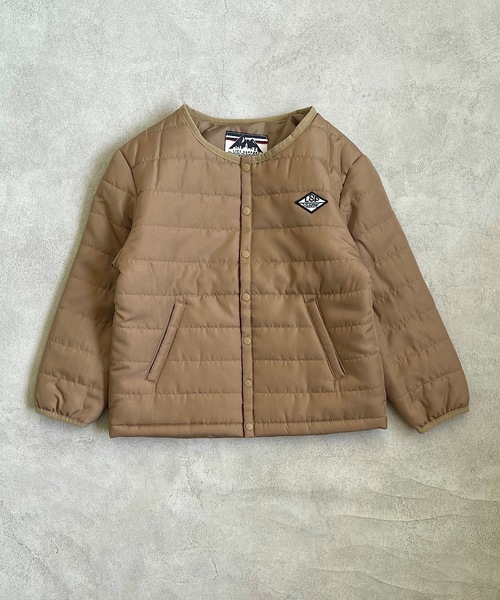Life Support Products(ライフサポートプロダクツ)の「ノーカラーキルトジャケット(80~150cm)(ノーカラージャケット・キッズ・ブラウン/オレンジ/ブルー/ブラック/マスタード/グリーン・80/90/95/100/110/120/130/140/150)」の3枚目の写真
