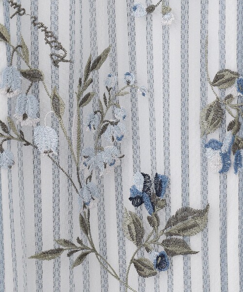 GRACE CONTINENTAL（グレースコンチネンタル）の「スズラン刺繍シャツ