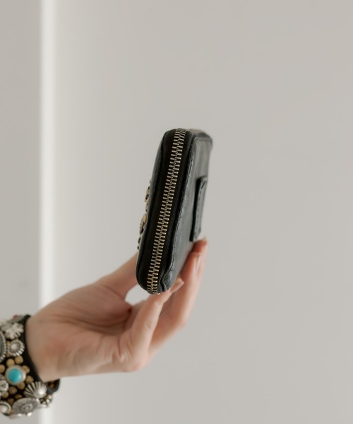 CAMPOMAGGI（カンポマッジ）の「《WEB限定》【CAMPO MAGGI(カンポマッジ)】スタッズミニウォレット（財布・レディース・ブラック・FREE）」の2枚目の写真