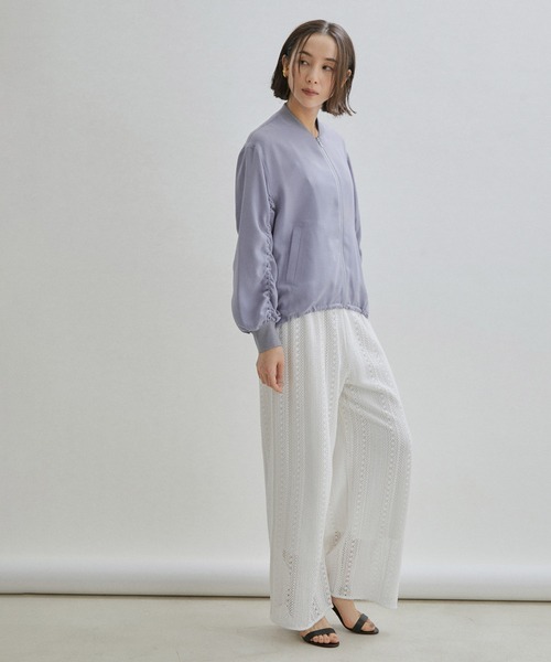 SALON adam et rope'(サロン アダム エ ロペ)の「【一部直営店舗・WEB限定】ギャザースリーブストレッチブルゾン(ブルゾン・レディース・ブルー系その他4/チャコールグレー/オフホワイト・FREE)」の7枚目の写真