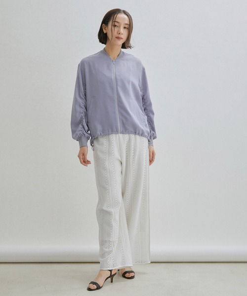 SALON adam et rope'(サロン アダム エ ロペ)の「【一部直営店舗・WEB限定】ギャザースリーブストレッチブルゾン(ブルゾン・レディース・ブルー系その他4/チャコールグレー/オフホワイト・FREE)」の16枚目の写真