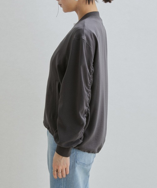 SALON adam et rope'(サロン アダム エ ロペ)の「【一部直営店舗・WEB限定】ギャザースリーブストレッチブルゾン(ブルゾン・レディース・ブルー系その他4/チャコールグレー/オフホワイト・FREE)」の10枚目の写真