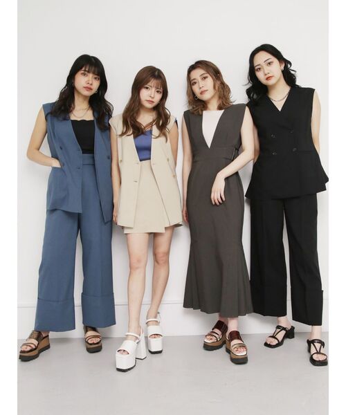 MURUA（ムルーア）の「パネルラインジレ【セットアップ着用可能