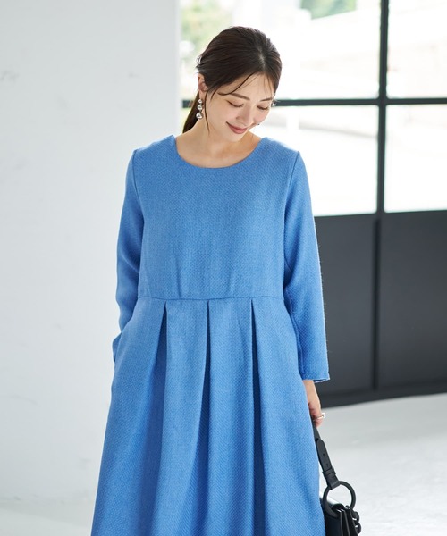 STYLE DELI(スタイルデリ)の「凹凸織り生地タックワンピース(ワンピース・レディース・ブラック/ブルー・01/02)」の5枚目の写真