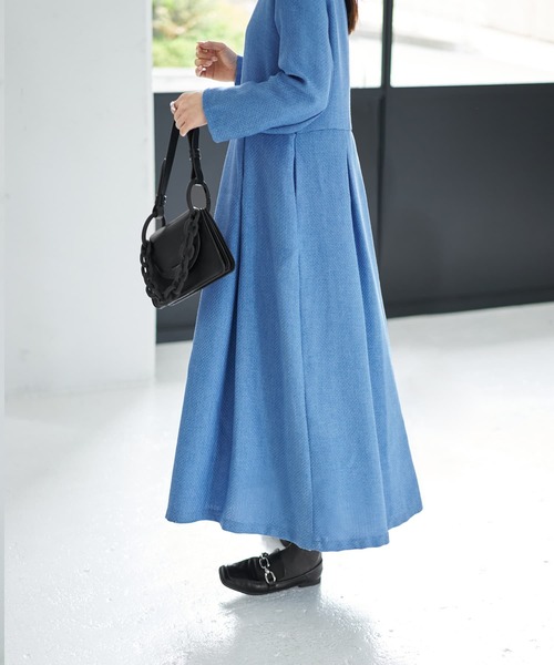 STYLE DELI(スタイルデリ)の「凹凸織り生地タックワンピース(ワンピース・レディース・ブラック/ブルー・01/02)」の9枚目の写真