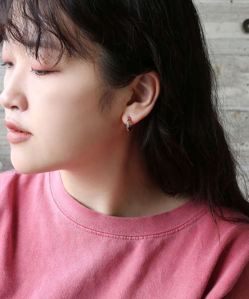 colleca la（コレカラ）の「[stainless]ステンレス・クレセントフープピアス〈金属アレルギー対応〉（ピアス（両耳用）・レディース・シルバー/ゴールド・ﾌﾘ-）」の6枚目の写真