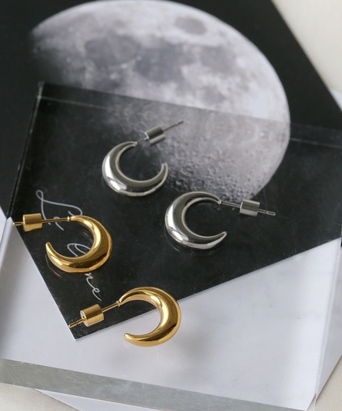 colleca la（コレカラ）の「[stainless]ステンレス・クレセントフープピアス〈金属アレルギー対応〉（ピアス（両耳用）・レディース・シルバー/ゴールド・ﾌﾘ-）」の7枚目の写真