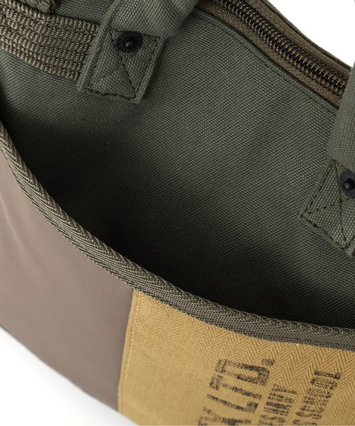 AVIREX（アヴィレックス）の「TOP GUN MINI HELMET SHOULDER BAG/ トップガン ミニヘルメットショルダーバッグ（ショルダーバッグ・レディース・オリーブ/ブラック・FREE）」の13枚目の写真