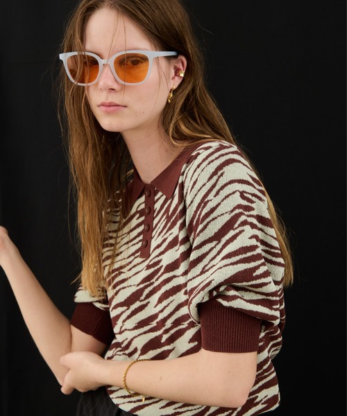 Solace（ソレイス）の「ゼブラジャガードポロニット（ニット/セーター・レディース・ブラウン/ホワイト/ネイビー・FREE）」の2枚目の写真