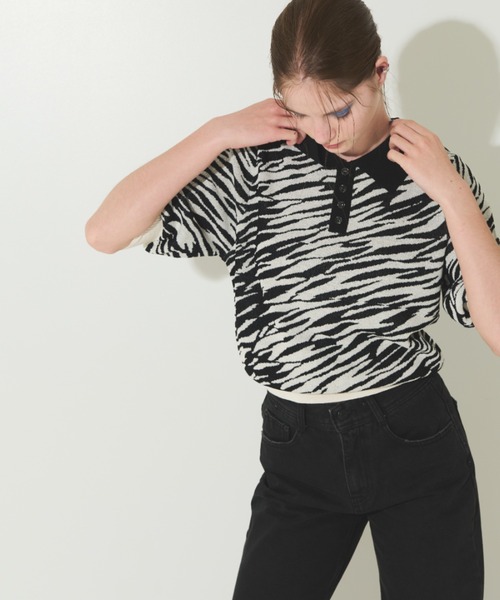 Solace（ソレイス）の「ゼブラジャガードポロニット（ニット/セーター・レディース・ブラウン/ホワイト/ネイビー・FREE）」の4枚目の写真
