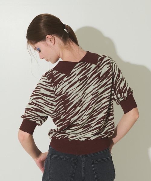 Solace（ソレイス）の「ゼブラジャガードポロニット（ニット/セーター・レディース・ブラウン/ホワイト/ネイビー・FREE）」の17枚目の写真