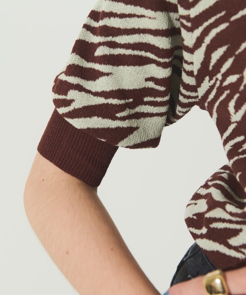 Solace（ソレイス）の「ゼブラジャガードポロニット（ニット/セーター・レディース・ブラウン/ホワイト/ネイビー・FREE）」の22枚目の写真