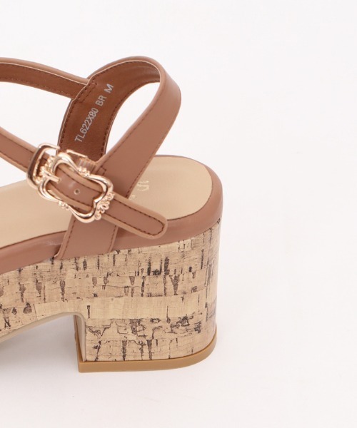 axes femme(アクシーズファム)の「パイピングストラップサンダル(サンダル・レディース・キナリ/ブラウン/ブラック・MEDIUM/LARGE)」の8枚目の写真