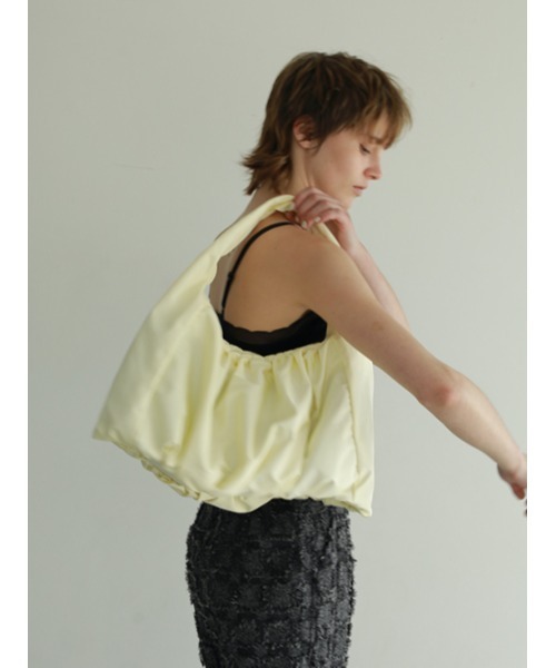 AMAIL(アマイル)の「Wrinkles tote(トートバッグ・レディース・イエロー/アイボリー・FREE)」の2枚目の写真