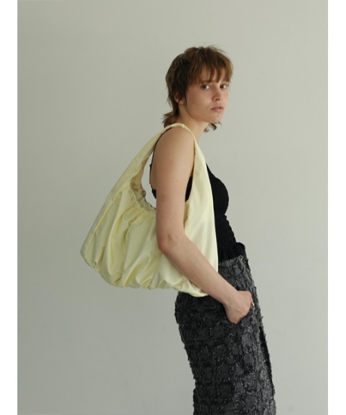 AMAIL(アマイル)の「Wrinkles tote(トートバッグ・レディース・イエロー/アイボリー・FREE)」の3枚目の写真