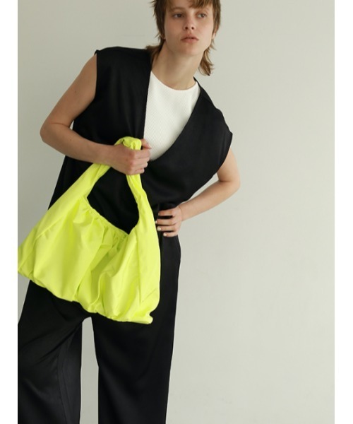 AMAIL(アマイル)の「Wrinkles tote(トートバッグ・レディース・イエロー/アイボリー・FREE)」の18枚目の写真
