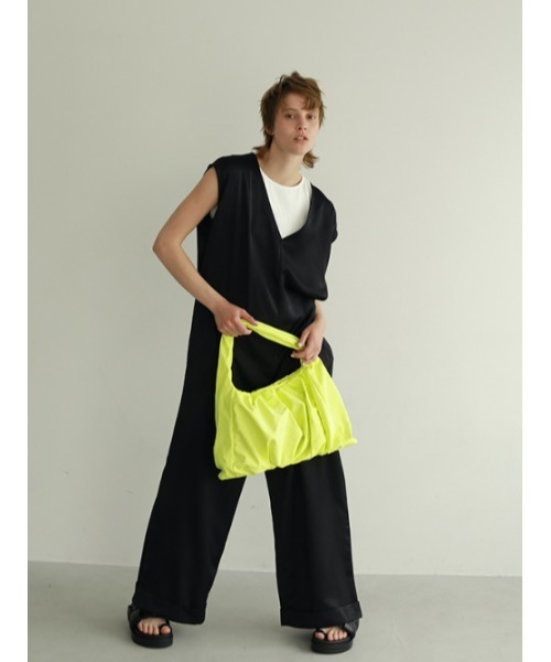 AMAIL(アマイル)の「Wrinkles tote(トートバッグ・レディース・イエロー/アイボリー・FREE)」の9枚目の写真