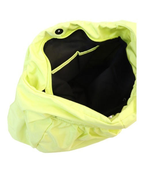 AMAIL(アマイル)の「Wrinkles tote(トートバッグ・レディース・イエロー/アイボリー・FREE)」の6枚目の写真