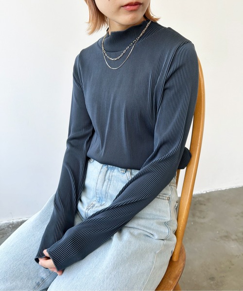 Meli rich(メリーリッチ)の「リップルプリーツハイネック(Tシャツ/カットソー・レディース・ブラック/チャコールグレー/アイボリー/グレイッシュベージュ/ダークグリーン・MEDIUM)」の3枚目の写真