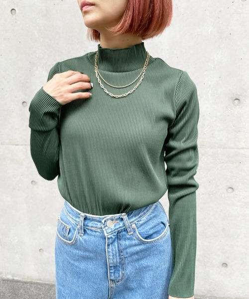 Meli rich(メリーリッチ)の「リップルプリーツハイネック(Tシャツ/カットソー・レディース・ブラック/チャコールグレー/アイボリー/グレイッシュベージュ/ダークグリーン・MEDIUM)」の5枚目の写真